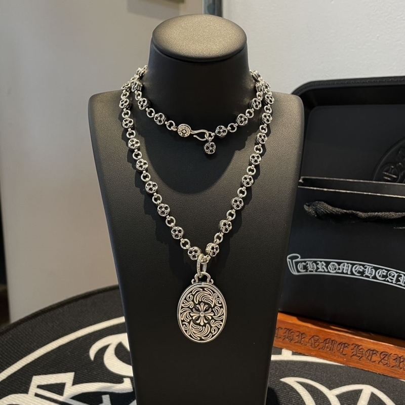 Ch*0me He**ts necklaces
